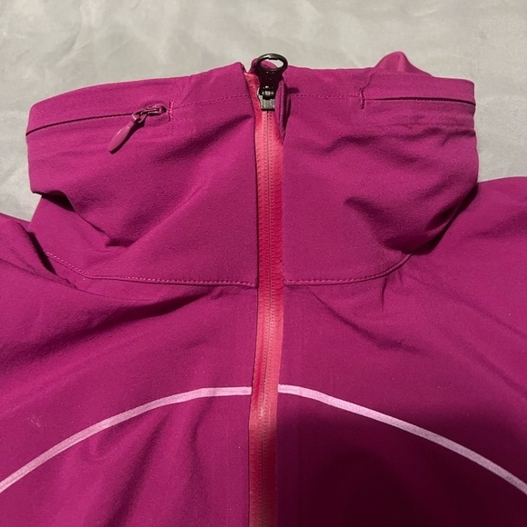 Lululemon Runaway Jacket - Picture 16 of 16